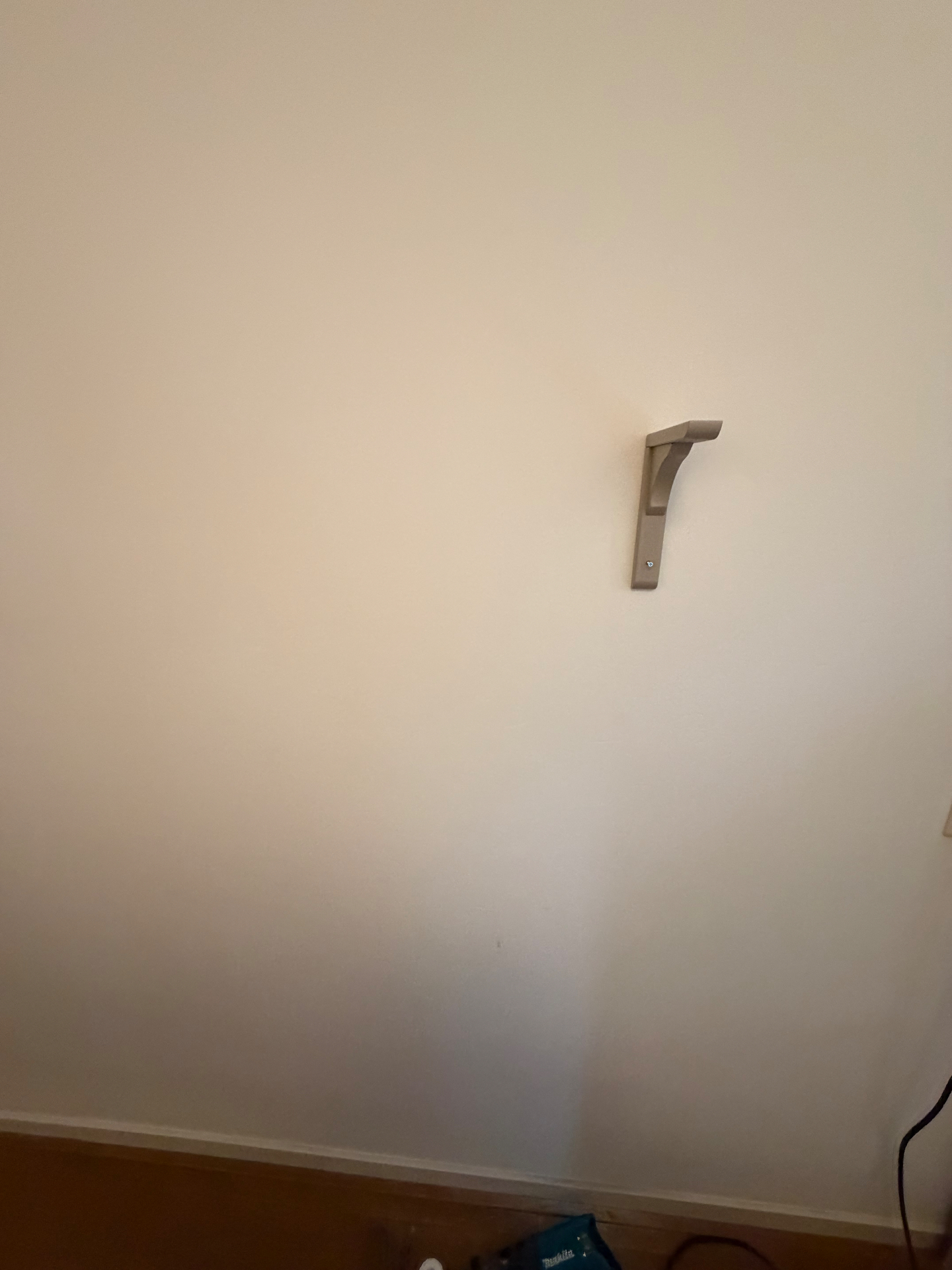 Wall shelf & brackets mounted — handyman job in De Pijp, Amsterdam – Before