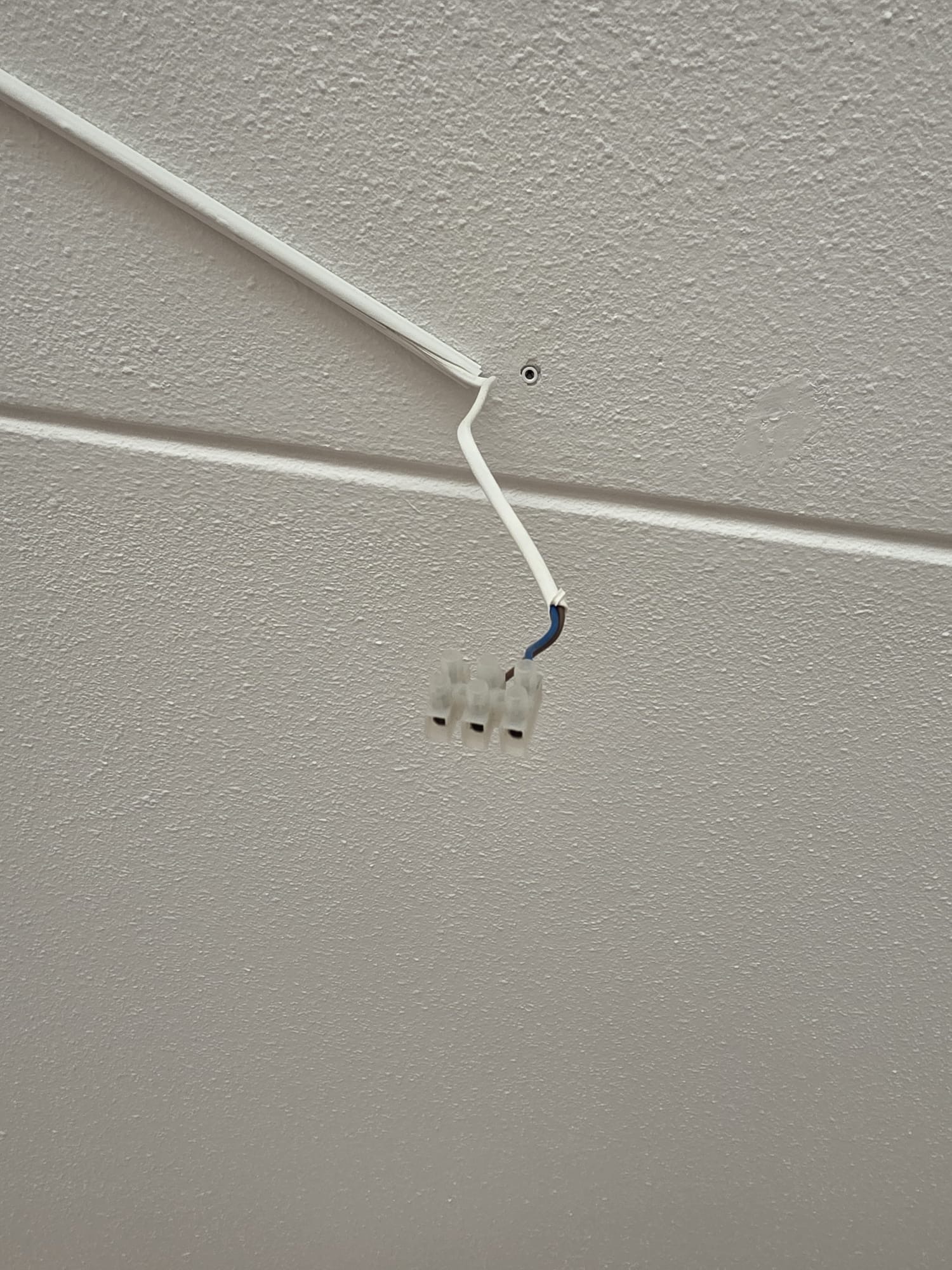Pendant light wired & hung — handyman job in Oud-West, Amsterdam – Before