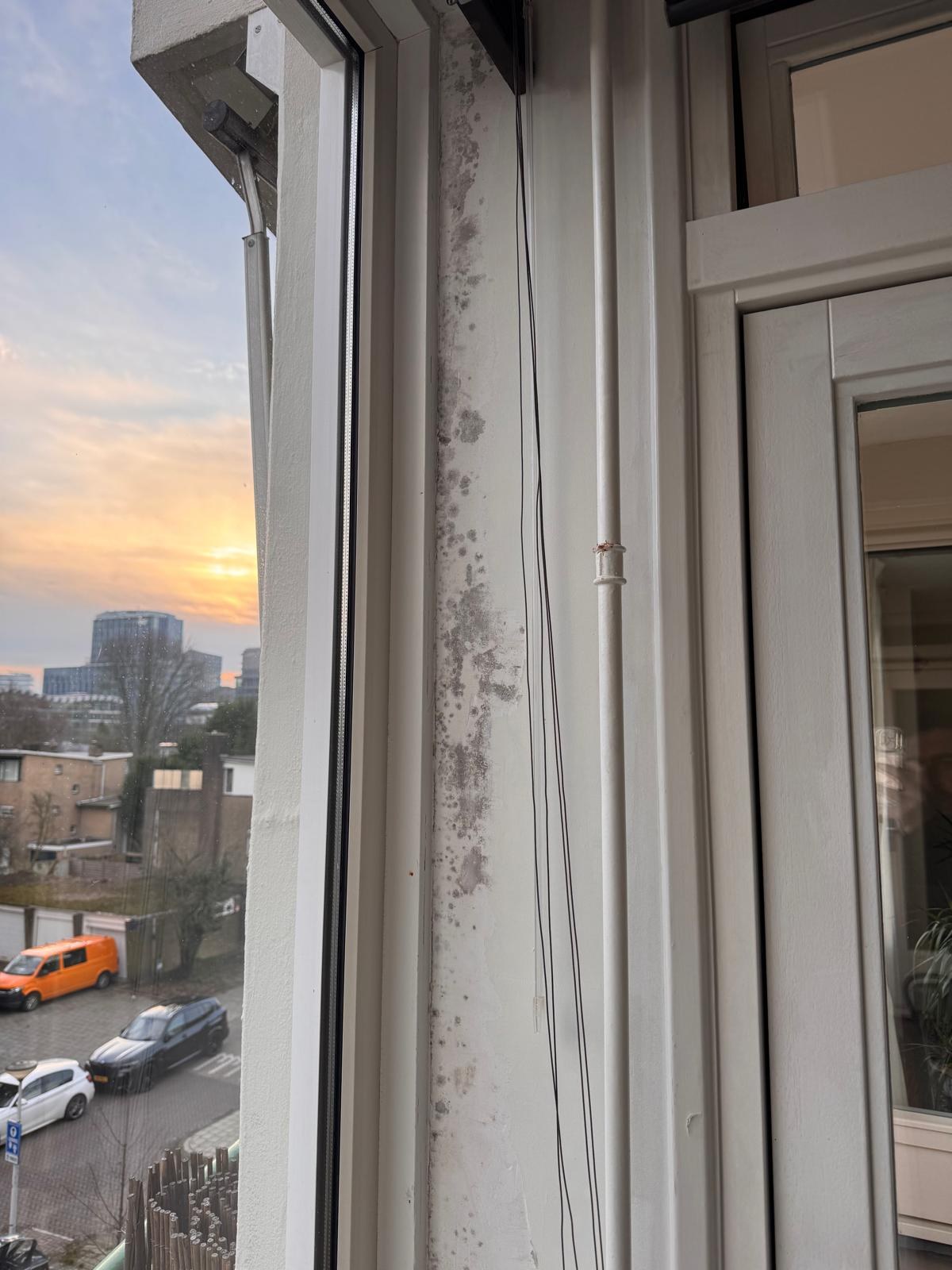Mold-damaged bedroom wall cleaned, filled and repainted — Amsterdam apartment handyman – Before